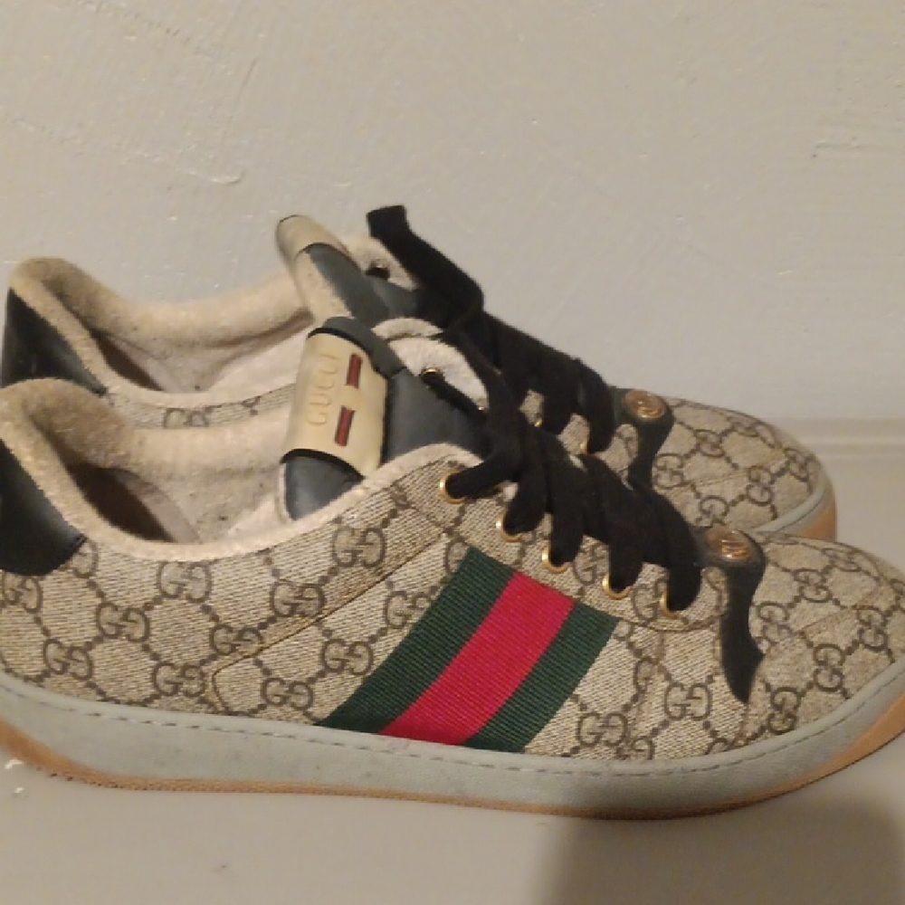 Gucci Men's Beige and Black Patterned Sneakers - Picture 2 of 3